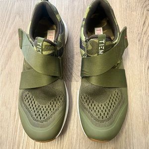 TIEM Size 9 Cycle Shoes with Clips